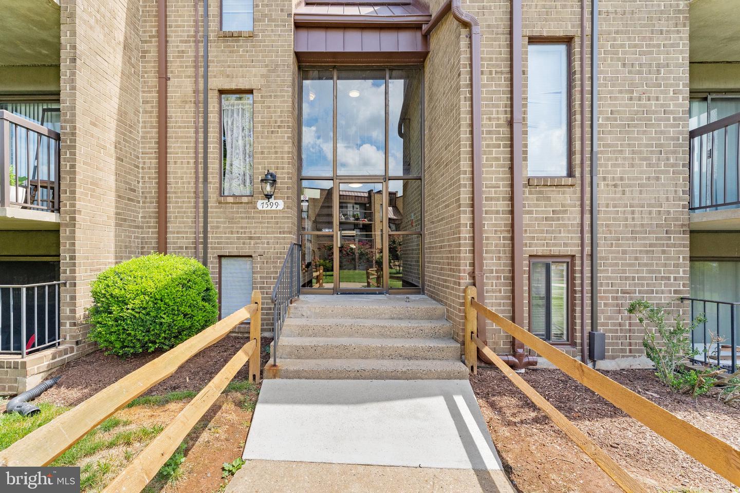 7599 GALES CT #201, MANASSAS, Virginia 20109, 2 Bedrooms Bedrooms, ,1 BathroomBathrooms,Residential,For sale,7599 GALES CT #201,VAPW2099410 MLS # VAPW2099410