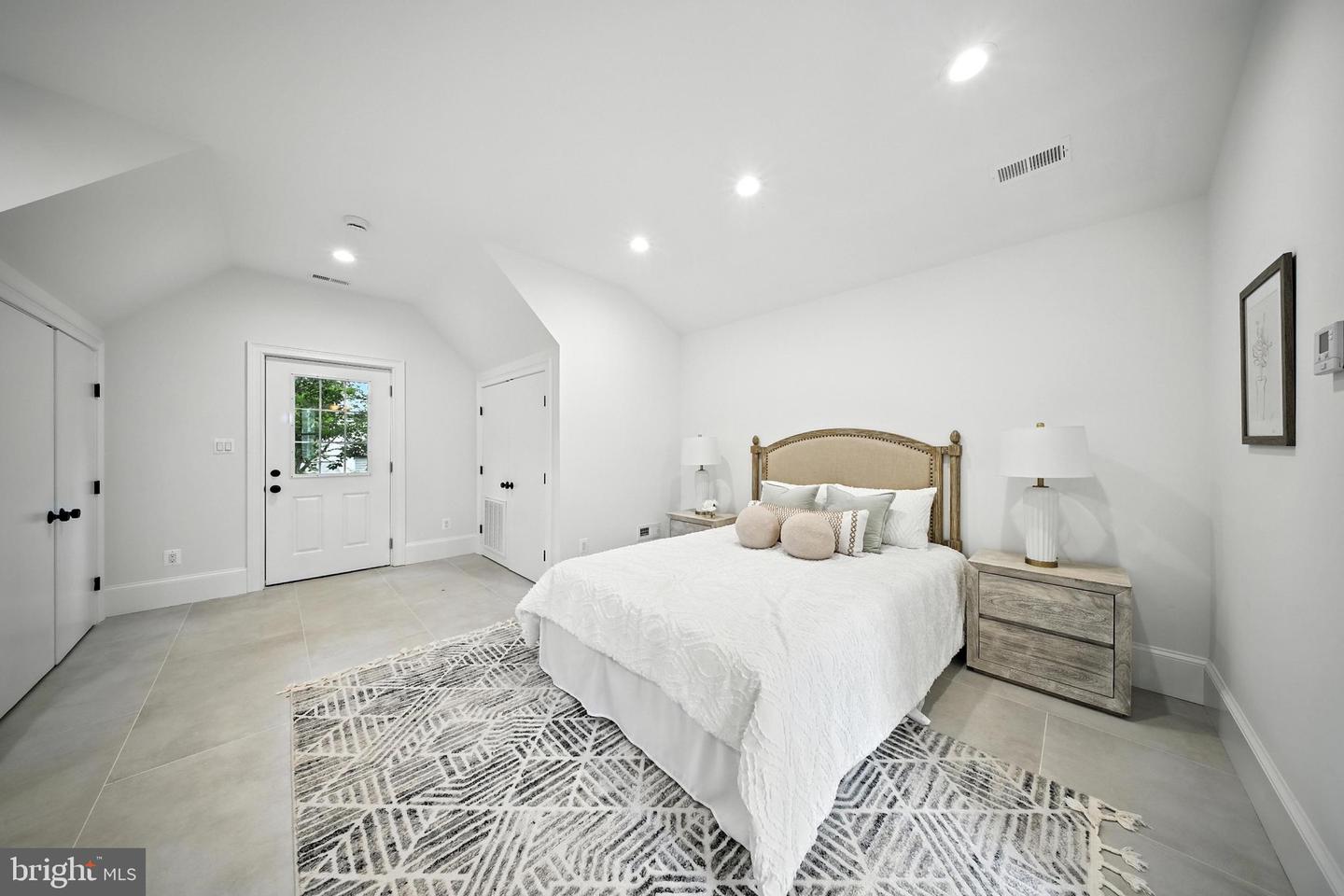4705 & 4707 25TH ST N, ARLINGTON, Virginia 22207, 7 Bedrooms Bedrooms, ,6 BathroomsBathrooms,Residential,For sale,4705 & 4707 25TH ST N,VAAR2060930 MLS # VAAR2060930
