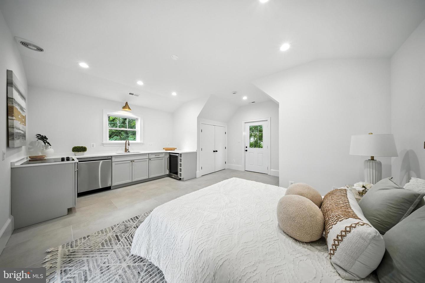 4705 & 4707 25TH ST N, ARLINGTON, Virginia 22207, 7 Bedrooms Bedrooms, ,6 BathroomsBathrooms,Residential,For sale,4705 & 4707 25TH ST N,VAAR2060930 MLS # VAAR2060930