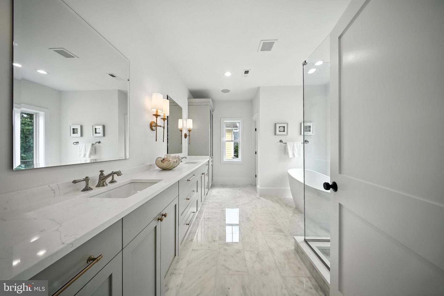 4705 & 4707 25TH ST N, ARLINGTON, Virginia 22207, 7 Bedrooms Bedrooms, ,6 BathroomsBathrooms,Residential,For sale,4705 & 4707 25TH ST N,VAAR2060930 MLS # VAAR2060930