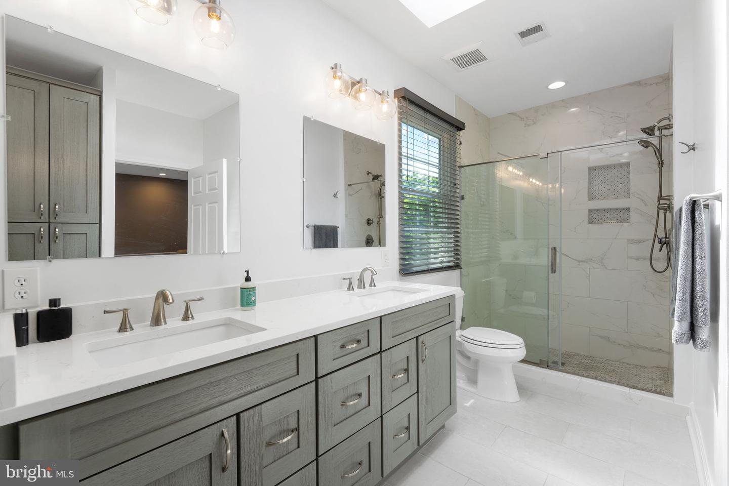 1823 WESTMORELAND ST, MCLEAN, Virginia 22101, 5 Bedrooms Bedrooms, ,4 BathroomsBathrooms,Residential,For sale,1823 WESTMORELAND ST,VAFX2256036 MLS # VAFX2256036