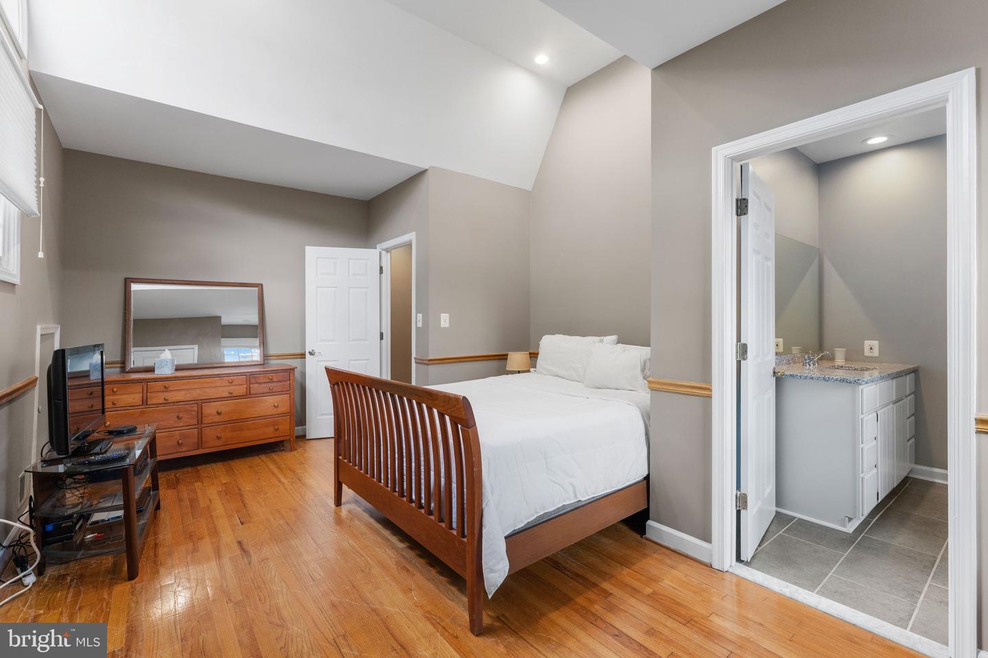1823 WESTMORELAND ST, MCLEAN, Virginia 22101, 5 Bedrooms Bedrooms, ,4 BathroomsBathrooms,Residential,For sale,1823 WESTMORELAND ST,VAFX2256036 MLS # VAFX2256036