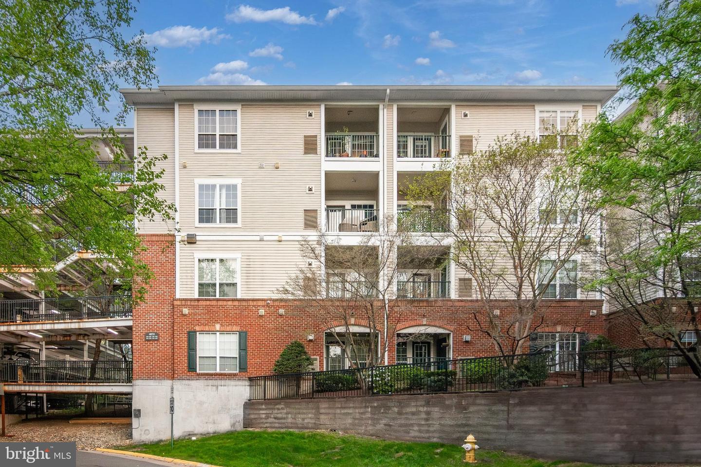 4870 EISENHOWER AVE #109, ALEXANDRIA, Virginia 22304, 1 Bedroom Bedrooms, ,1 BathroomBathrooms,Residential,For sale,4870 EISENHOWER AVE #109,VAAX2044446 MLS # VAAX2044446
