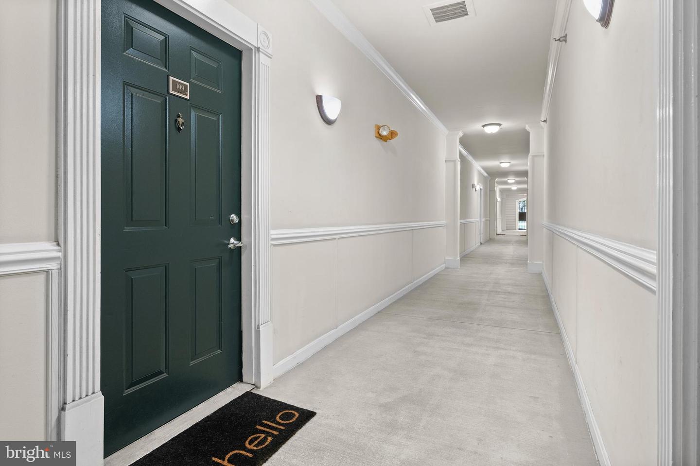 4870 EISENHOWER AVE #109, ALEXANDRIA, Virginia 22304, 1 Bedroom Bedrooms, ,1 BathroomBathrooms,Residential,For sale,4870 EISENHOWER AVE #109,VAAX2044446 MLS # VAAX2044446