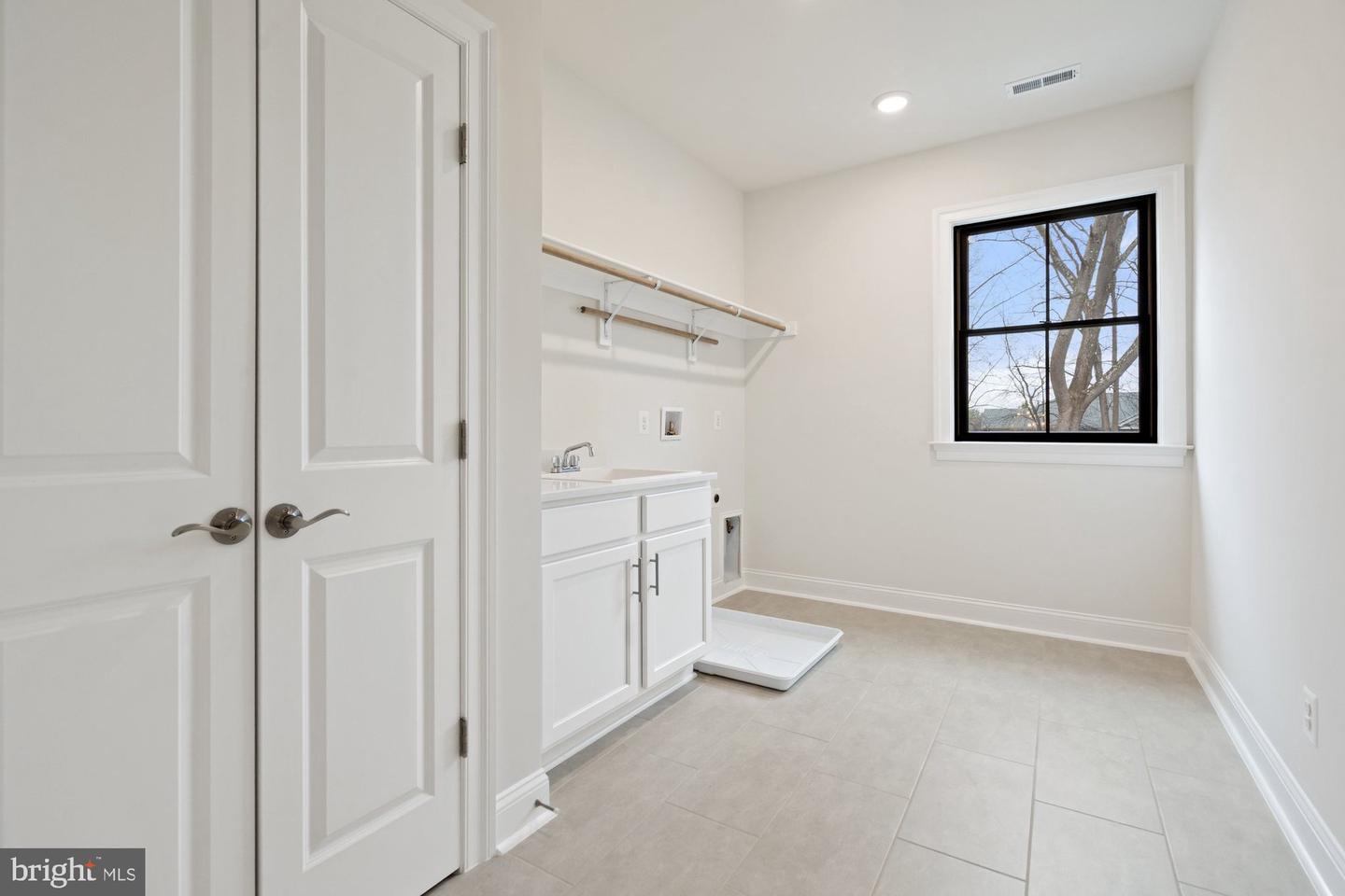 11632 PINE TREE DR, FAIRFAX, Virginia 22033, 6 Bedrooms Bedrooms, ,6 BathroomsBathrooms,Residential,For sale,11632 PINE TREE DR,VAFX2236648 MLS # VAFX2236648