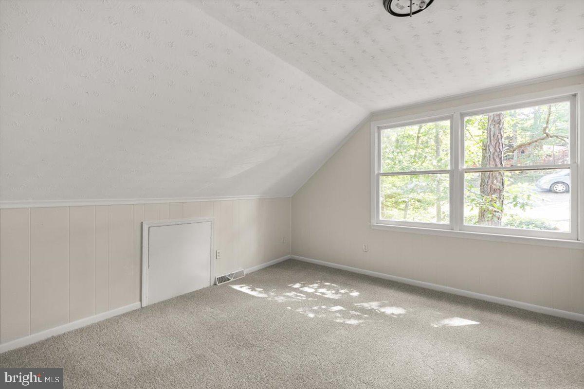 227 LAKEVIEW DR, CROSS JUNCTION, Virginia 22625, 4 Bedrooms Bedrooms, 10 Rooms Rooms,2 BathroomsBathrooms,Residential,For sale,227 LAKEVIEW DR,VAFV2034150 MLS # VAFV2034150