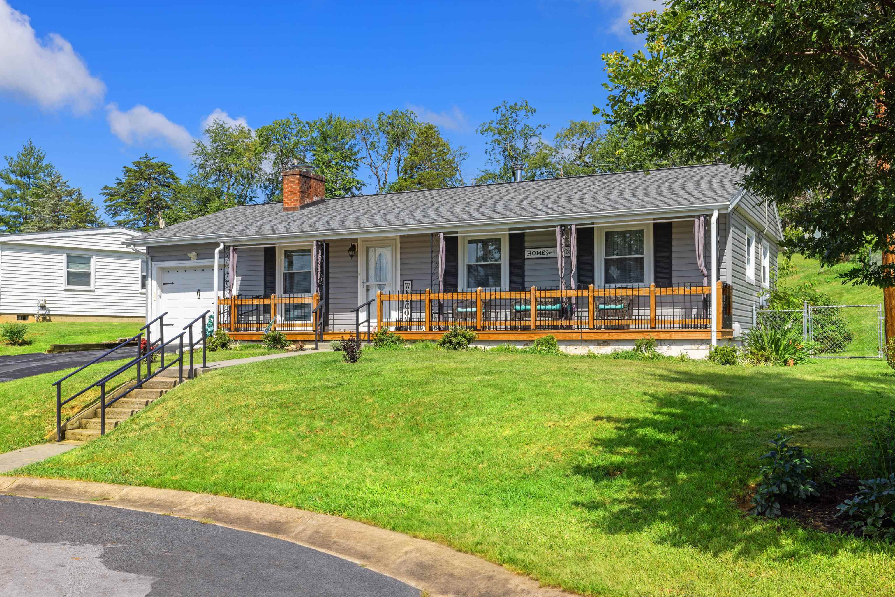 2399 HIGHVIEW CIR, STAUNTON, Virginia 24401, 2 Bedrooms Bedrooms, ,1 BathroomBathrooms,Residential,2399 HIGHVIEW CIR,666846 MLS # 666846