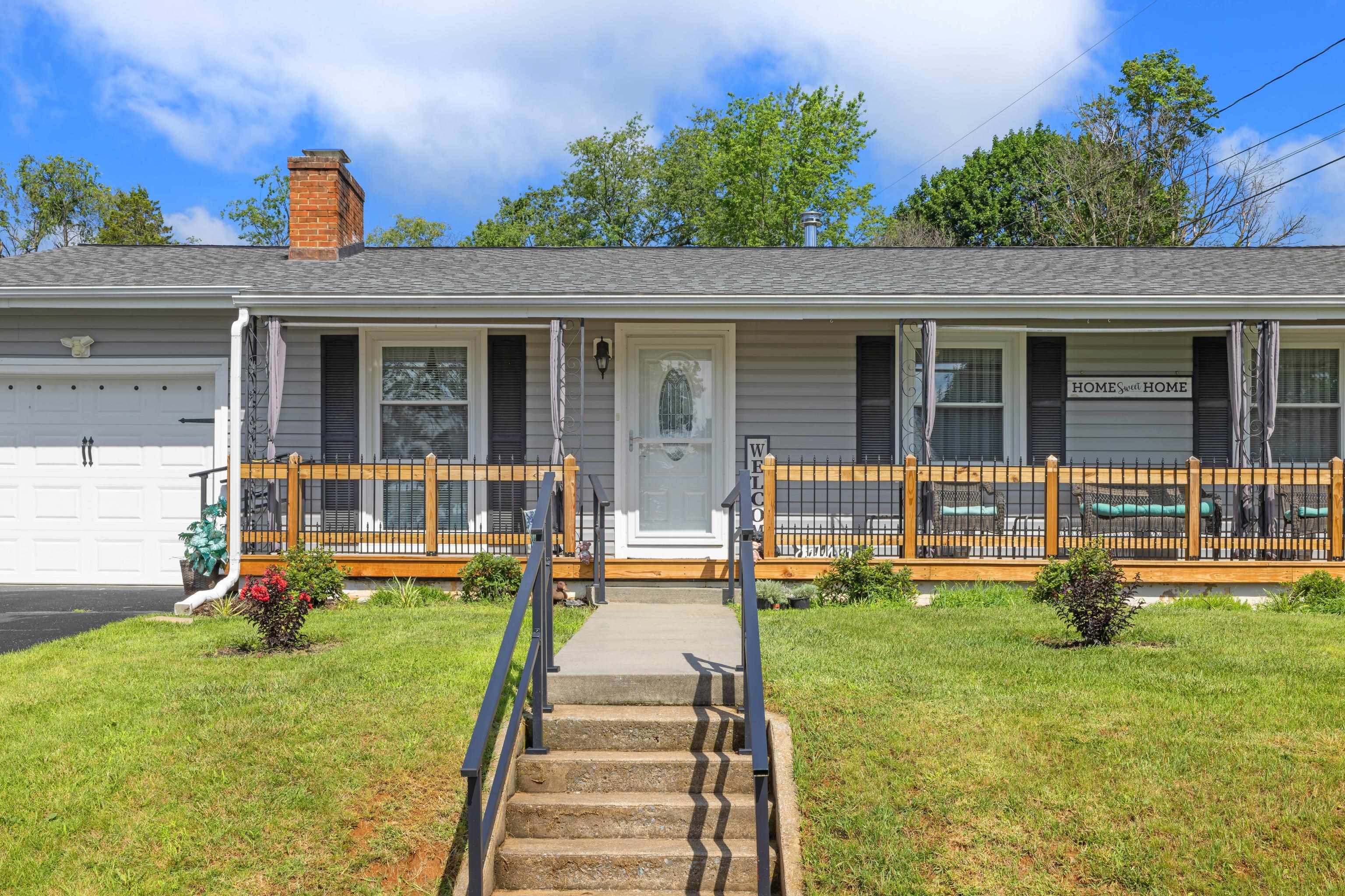 2399 HIGHVIEW CIR, STAUNTON, Virginia 24401, 2 Bedrooms Bedrooms, ,1 BathroomBathrooms,Residential,2399 HIGHVIEW CIR,666846 MLS # 666846
