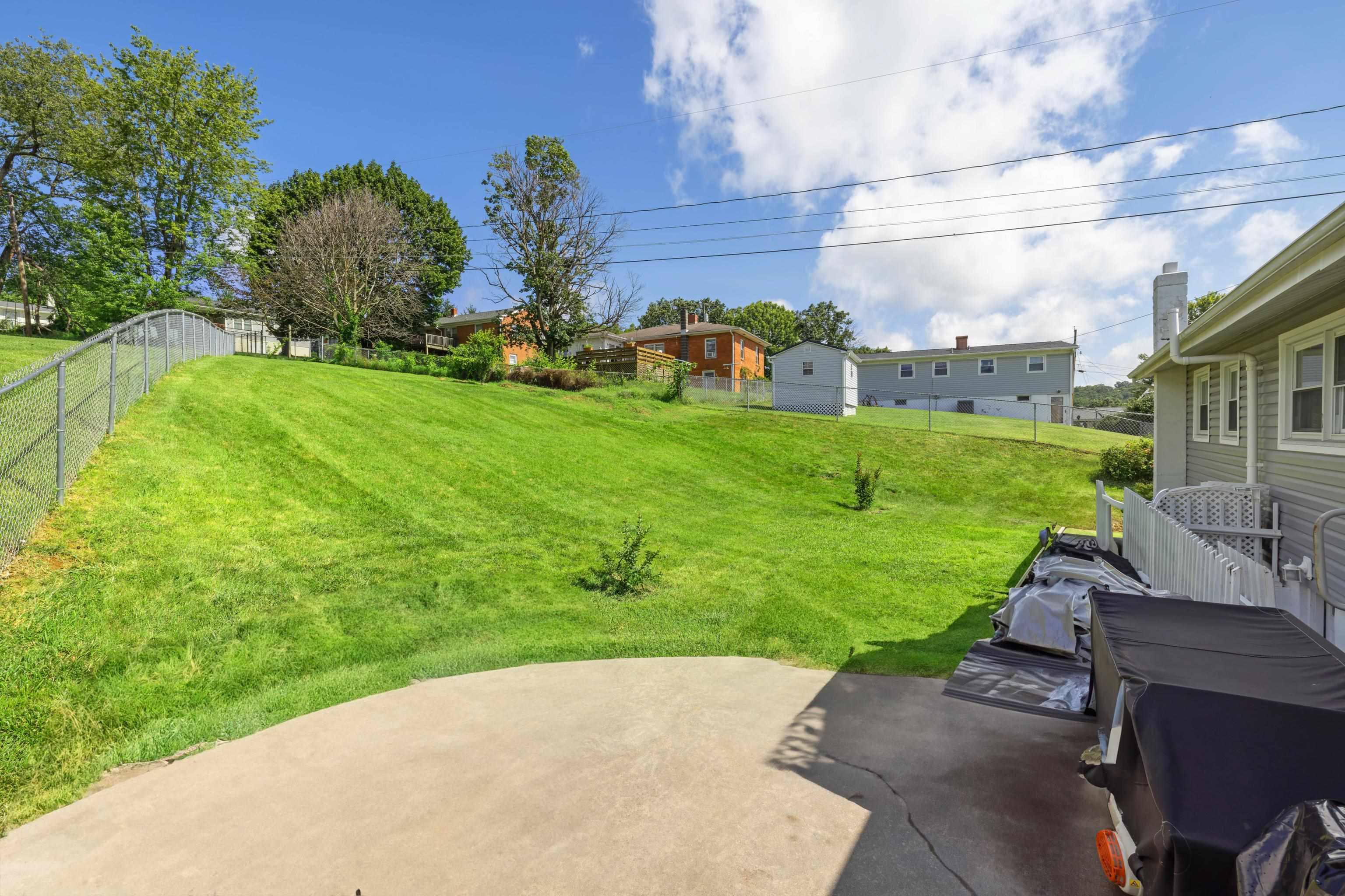 2399 HIGHVIEW CIR, STAUNTON, Virginia 24401, 2 Bedrooms Bedrooms, ,1 BathroomBathrooms,Residential,2399 HIGHVIEW CIR,666846 MLS # 666846