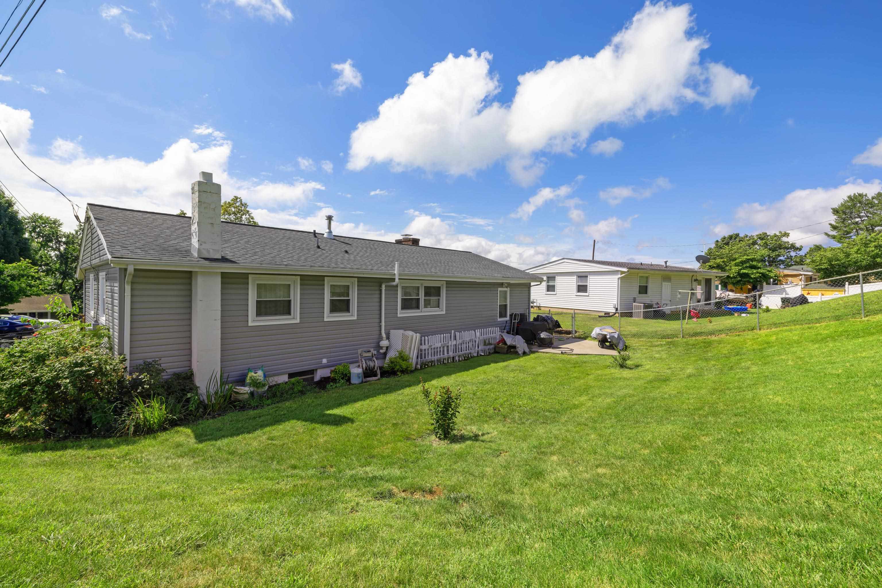 2399 HIGHVIEW CIR, STAUNTON, Virginia 24401, 2 Bedrooms Bedrooms, ,1 BathroomBathrooms,Residential,2399 HIGHVIEW CIR,666846 MLS # 666846