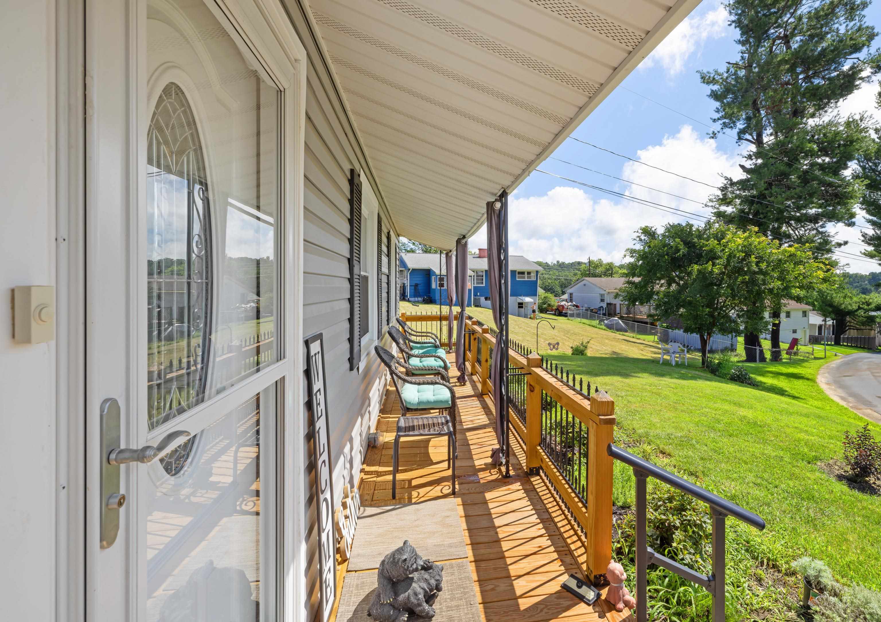 2399 HIGHVIEW CIR, STAUNTON, Virginia 24401, 2 Bedrooms Bedrooms, ,1 BathroomBathrooms,Residential,2399 HIGHVIEW CIR,666846 MLS # 666846