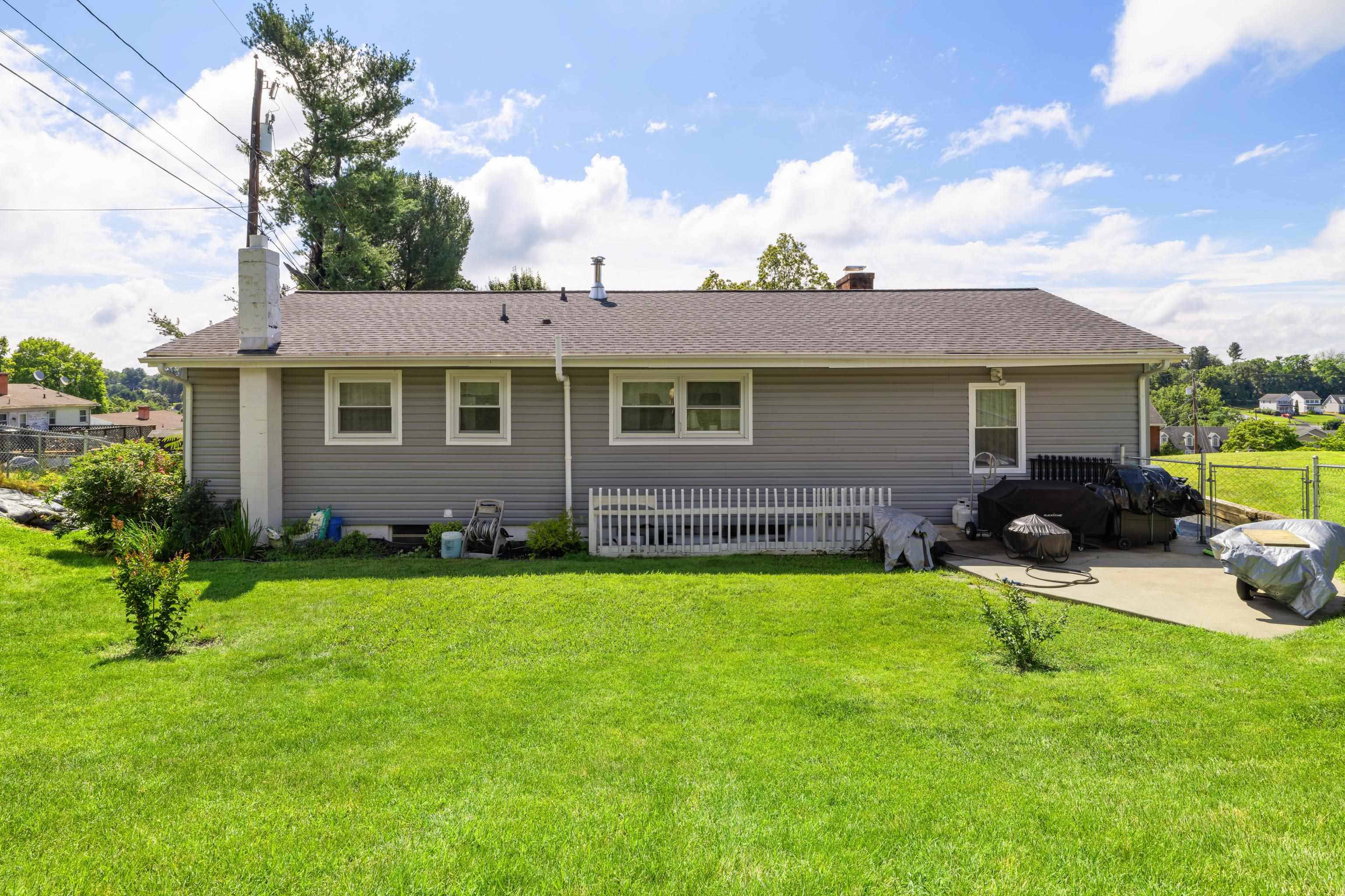 2399 HIGHVIEW CIR, STAUNTON, Virginia 24401, 2 Bedrooms Bedrooms, ,1 BathroomBathrooms,Residential,2399 HIGHVIEW CIR,666846 MLS # 666846