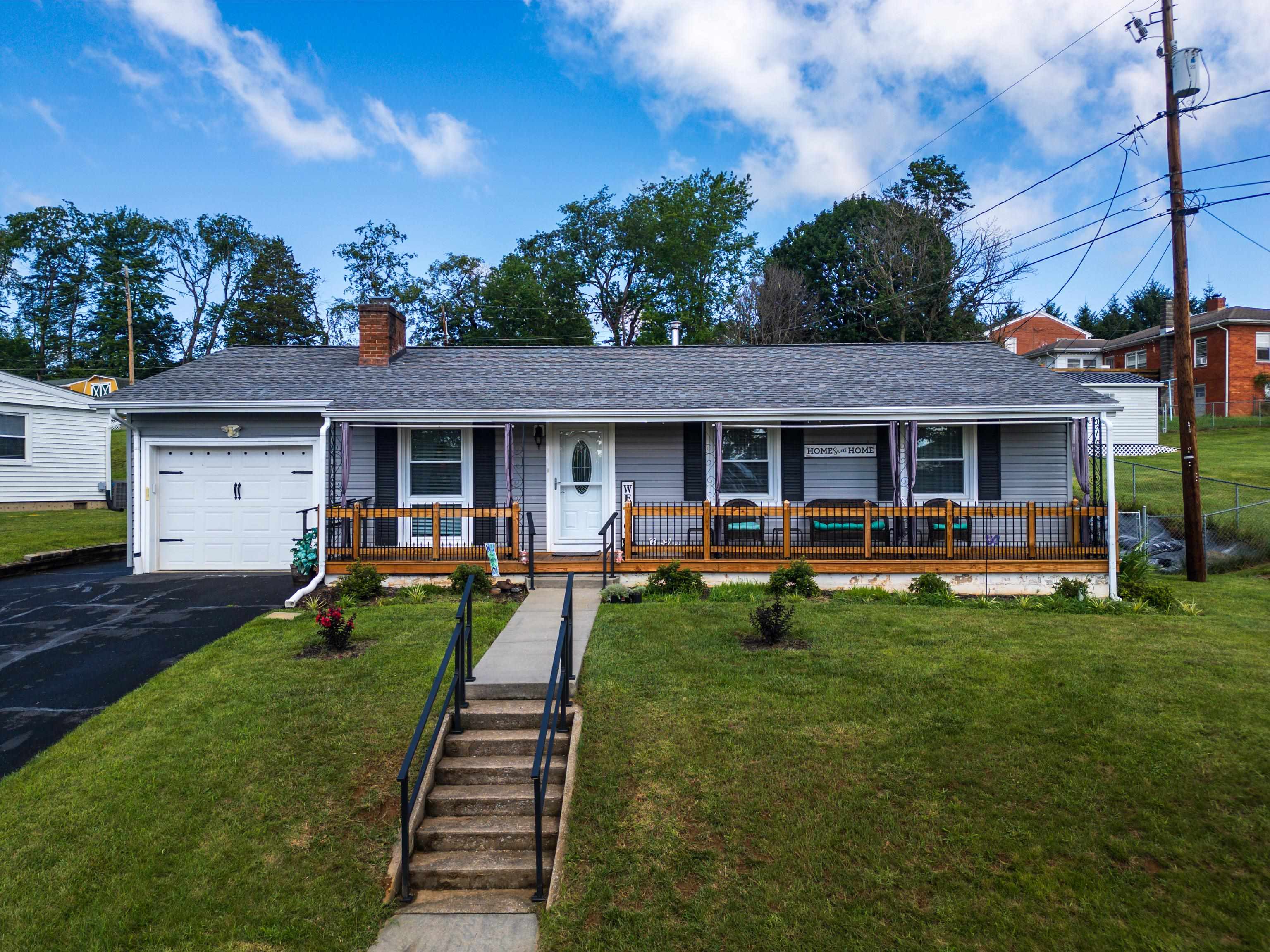 2399 HIGHVIEW CIR, STAUNTON, Virginia 24401, 2 Bedrooms Bedrooms, ,1 BathroomBathrooms,Residential,2399 HIGHVIEW CIR,666846 MLS # 666846