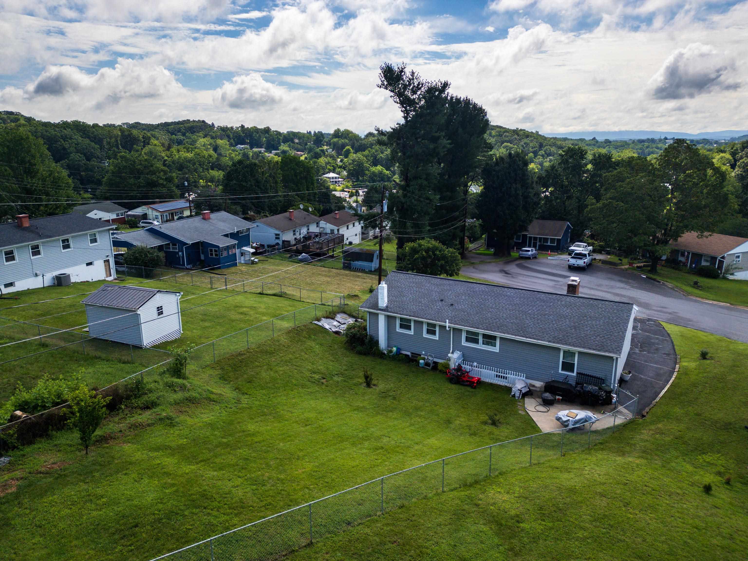 2399 HIGHVIEW CIR, STAUNTON, Virginia 24401, 2 Bedrooms Bedrooms, ,1 BathroomBathrooms,Residential,2399 HIGHVIEW CIR,666846 MLS # 666846