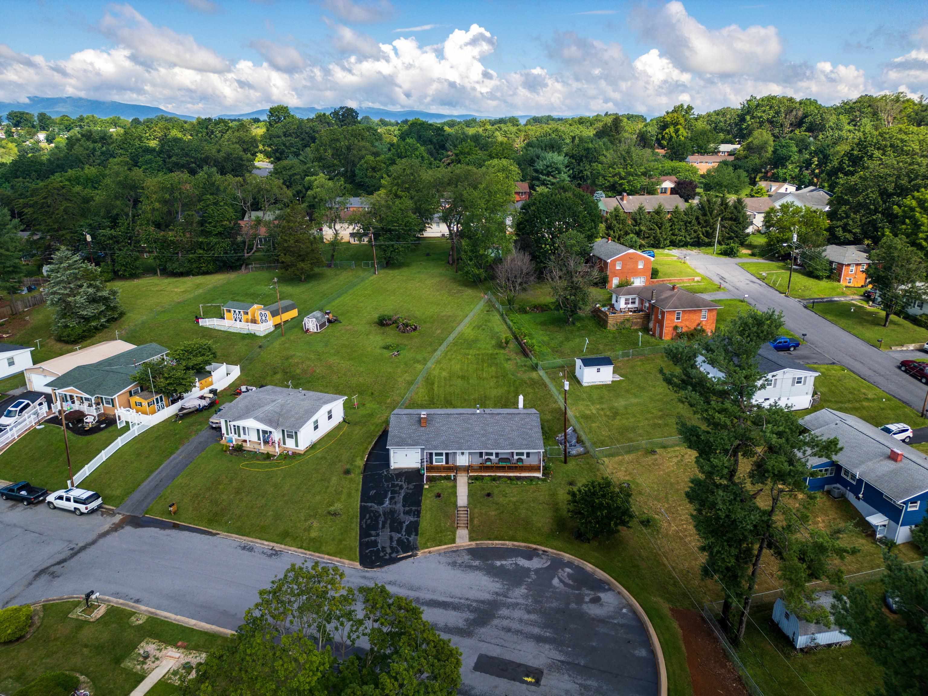 2399 HIGHVIEW CIR, STAUNTON, Virginia 24401, 2 Bedrooms Bedrooms, ,1 BathroomBathrooms,Residential,2399 HIGHVIEW CIR,666846 MLS # 666846