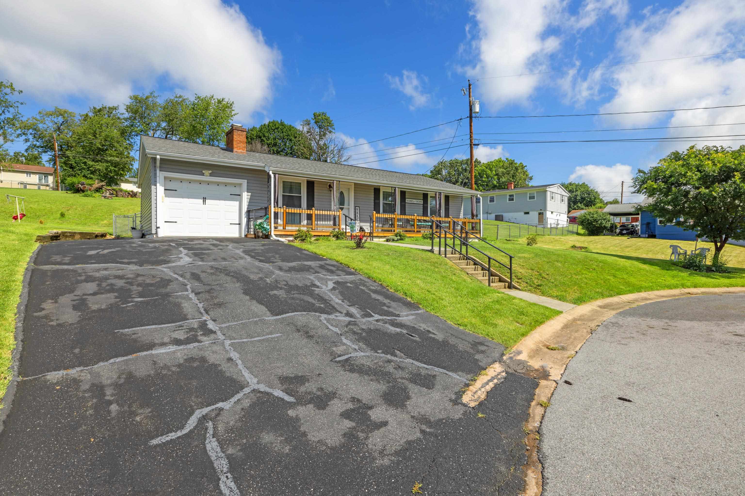 2399 HIGHVIEW CIR, STAUNTON, Virginia 24401, 2 Bedrooms Bedrooms, ,1 BathroomBathrooms,Residential,2399 HIGHVIEW CIR,666846 MLS # 666846