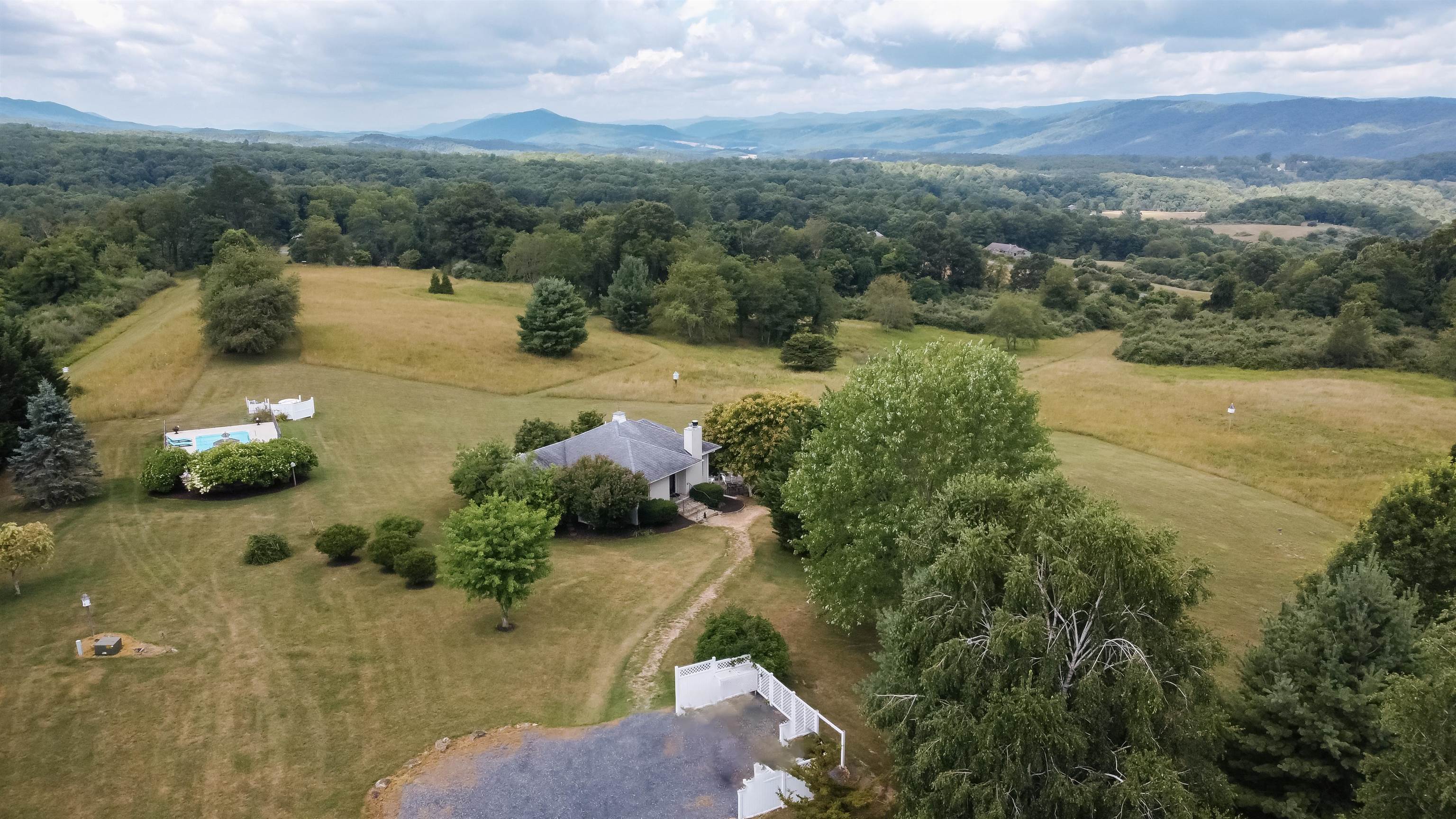 71 SAND HILL LN, WARM SPRINGS, Virginia 24484, 3 Bedrooms Bedrooms, ,4 BathroomsBathrooms,Residential,71 SAND HILL LN,666857 MLS # 666857