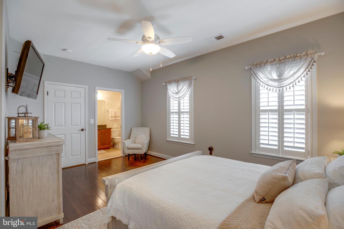 5206 BONNIE BRAE FARM DR, HAYMARKET, Virginia 20169, 5 Bedrooms Bedrooms, ,5 BathroomsBathrooms,Residential,For sale,5206 BONNIE BRAE FARM DR,VAPW2097568 MLS # VAPW2097568