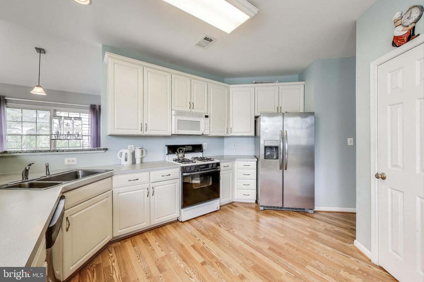 42647 HARRIS ST, CHANTILLY, Virginia 20152, 4 Bedrooms Bedrooms, 5 Rooms Rooms,3 BathroomsBathrooms,Residential,For sale,42647 HARRIS ST,VALO2100222 MLS # VALO2100222