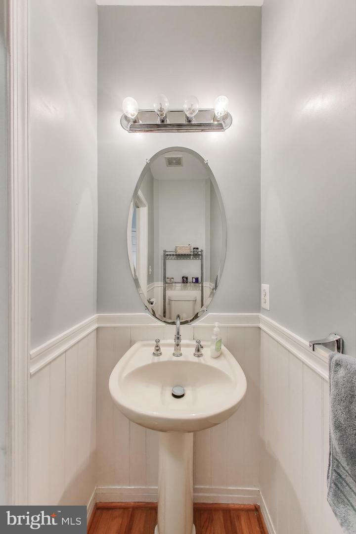 42647 HARRIS ST, CHANTILLY, Virginia 20152, 4 Bedrooms Bedrooms, 5 Rooms Rooms,3 BathroomsBathrooms,Residential,For sale,42647 HARRIS ST,VALO2100222 MLS # VALO2100222