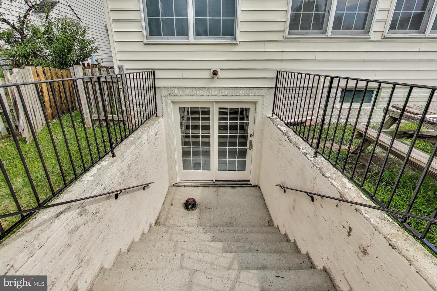 42647 HARRIS ST, CHANTILLY, Virginia 20152, 4 Bedrooms Bedrooms, 5 Rooms Rooms,3 BathroomsBathrooms,Residential,For sale,42647 HARRIS ST,VALO2100222 MLS # VALO2100222
