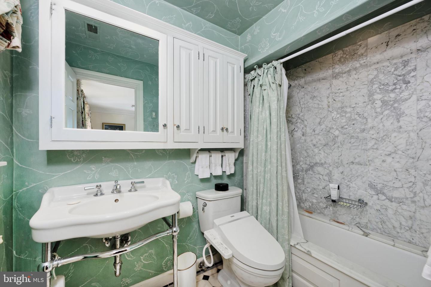 23358 DOVER RD, MIDDLEBURG, Virginia 20117, 4 Bedrooms Bedrooms, ,3 BathroomsBathrooms,Residential,For sale,23358 DOVER RD,VALO2100252 MLS # VALO2100252