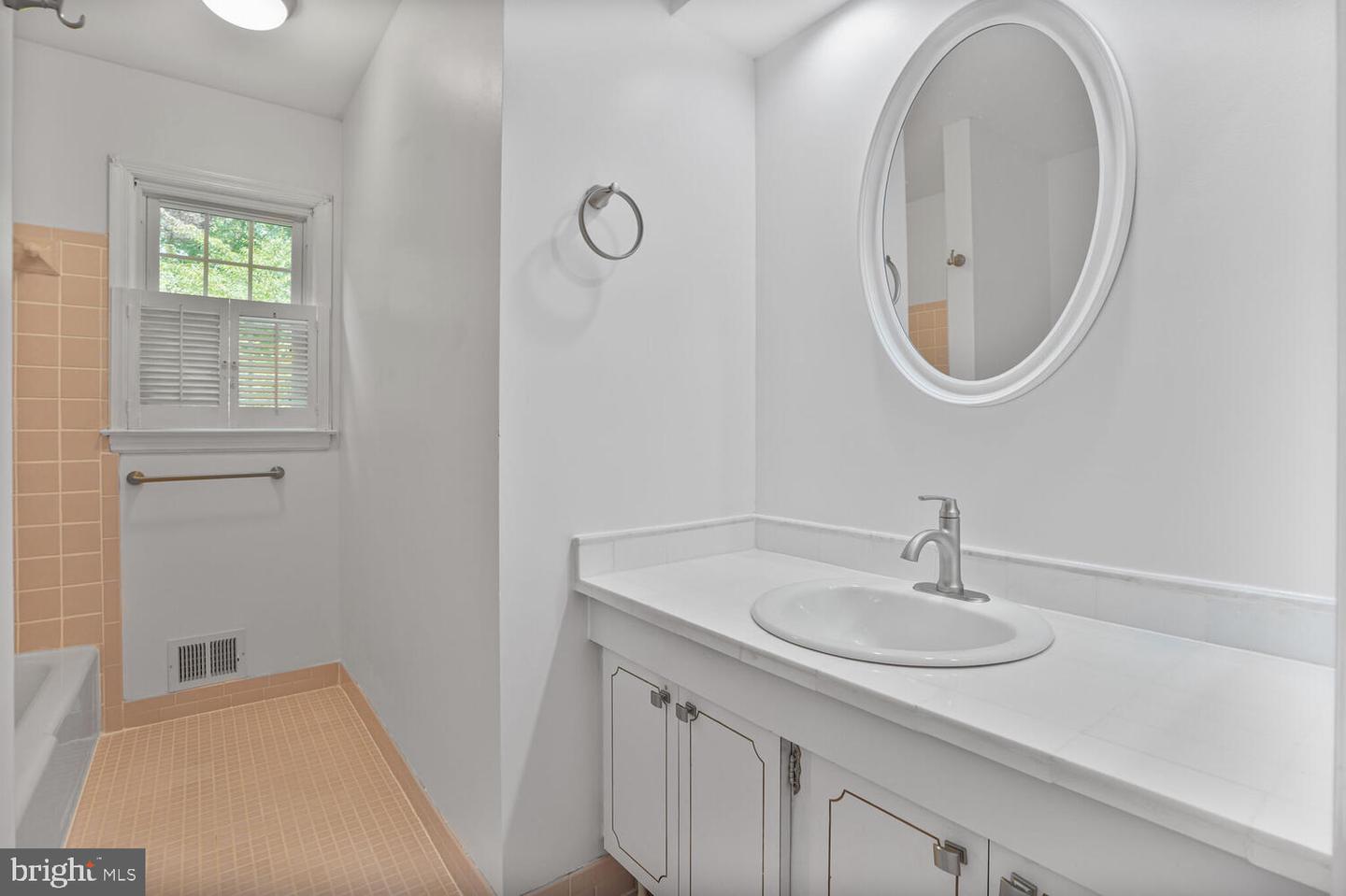 3502 LAUNCELOT WAY, ANNANDALE, Virginia 22003, 6 Bedrooms Bedrooms, ,3 BathroomsBathrooms,Residential,For sale,3502 LAUNCELOT WAY,VAFX2253246 MLS # VAFX2253246
