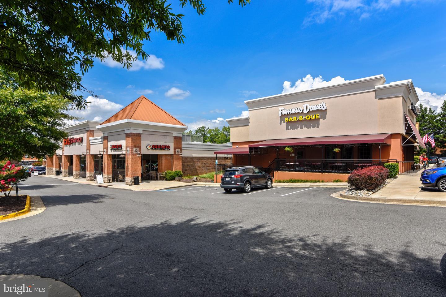 3249 JERMANTOWN RD, FAIRFAX, Virginia 22030, 3 Bedrooms Bedrooms, ,2 BathroomsBathrooms,Residential,For sale,3249 JERMANTOWN RD,VAFX2253392 MLS # VAFX2253392