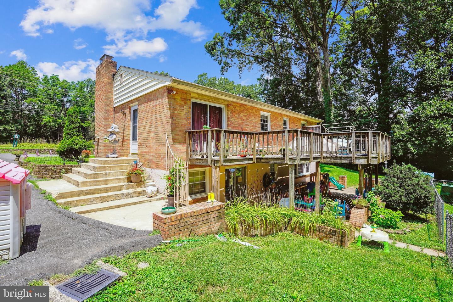 3249 JERMANTOWN RD, FAIRFAX, Virginia 22030, 3 Bedrooms Bedrooms, ,2 BathroomsBathrooms,Residential,For sale,3249 JERMANTOWN RD,VAFX2253392 MLS # VAFX2253392