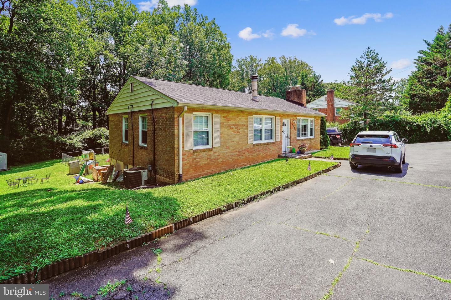 3249 JERMANTOWN RD, FAIRFAX, Virginia 22030, 3 Bedrooms Bedrooms, ,2 BathroomsBathrooms,Residential,For sale,3249 JERMANTOWN RD,VAFX2253392 MLS # VAFX2253392