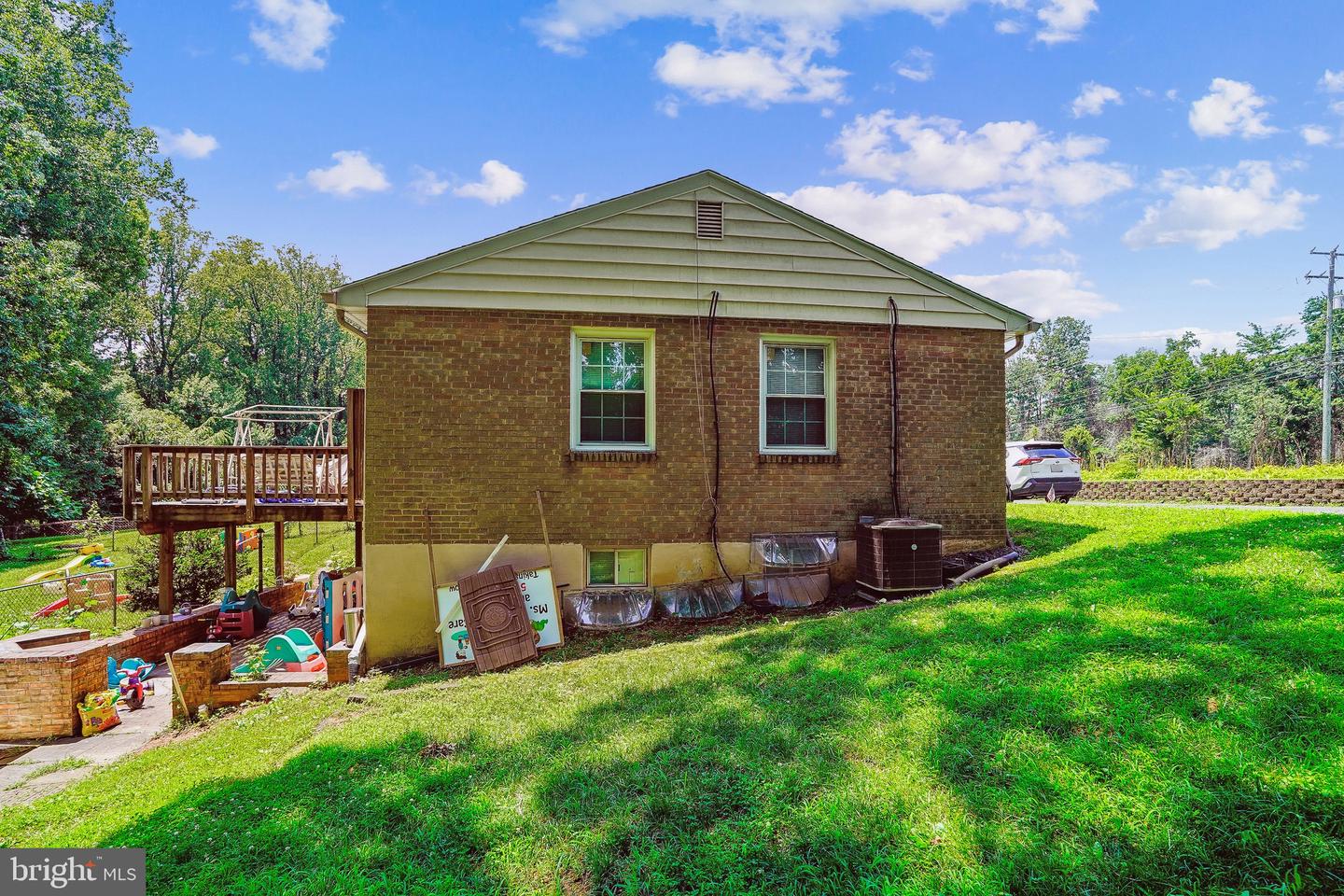 3249 JERMANTOWN RD, FAIRFAX, Virginia 22030, 3 Bedrooms Bedrooms, ,2 BathroomsBathrooms,Residential,For sale,3249 JERMANTOWN RD,VAFX2253392 MLS # VAFX2253392