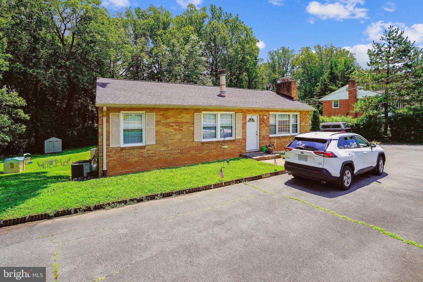 3249 JERMANTOWN RD, FAIRFAX, Virginia 22030, 3 Bedrooms Bedrooms, ,2 BathroomsBathrooms,Residential,For sale,3249 JERMANTOWN RD,VAFX2253392 MLS # VAFX2253392