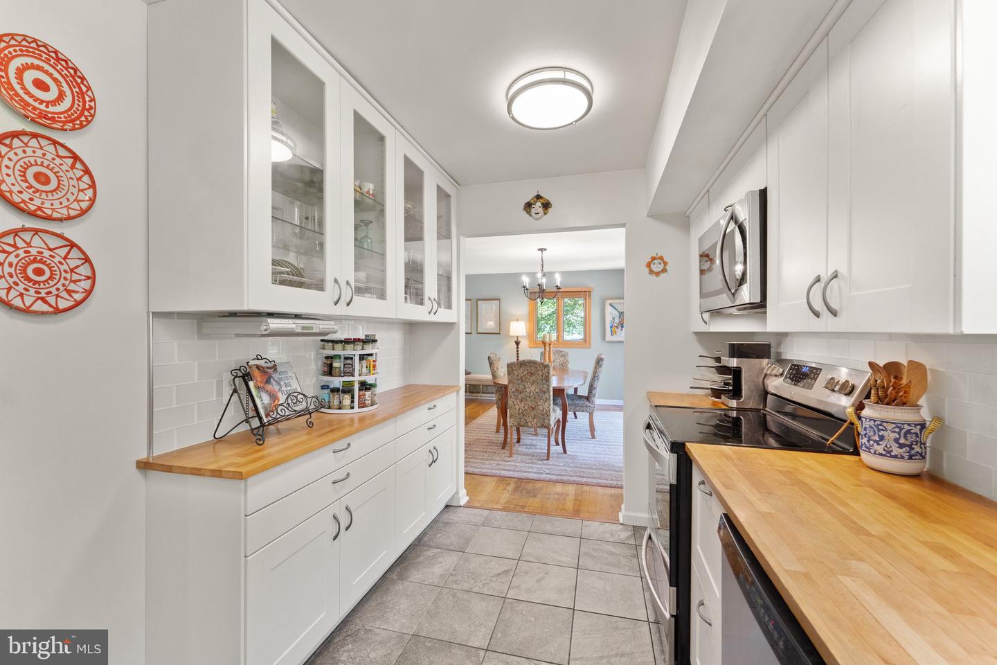 9928 WOODROW ST, VIENNA, Virginia 22181, 4 Bedrooms Bedrooms, ,2 BathroomsBathrooms,Residential,For sale,9928 WOODROW ST,VAFX2253410 MLS # VAFX2253410