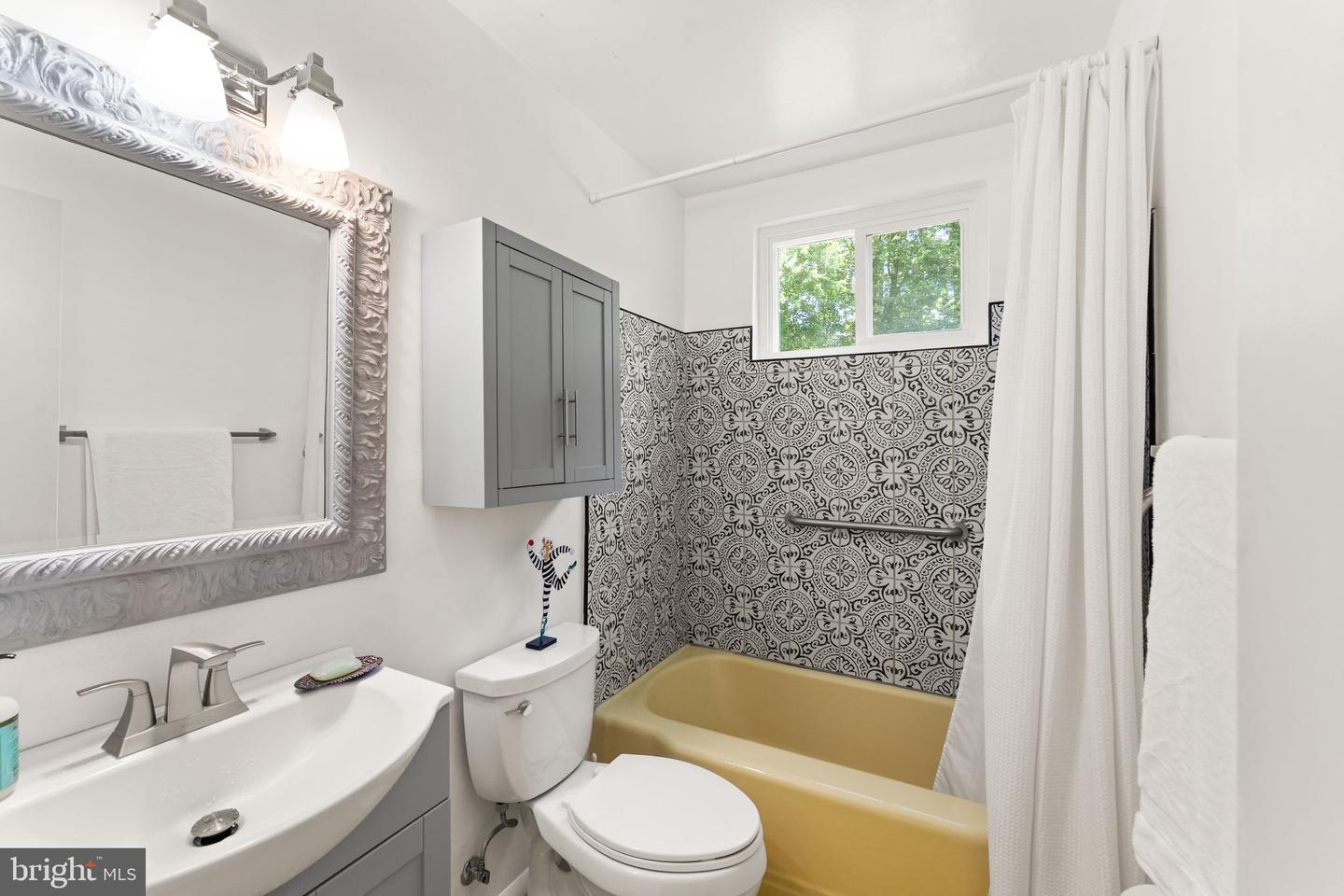 9928 WOODROW ST, VIENNA, Virginia 22181, 4 Bedrooms Bedrooms, ,2 BathroomsBathrooms,Residential,For sale,9928 WOODROW ST,VAFX2253410 MLS # VAFX2253410
