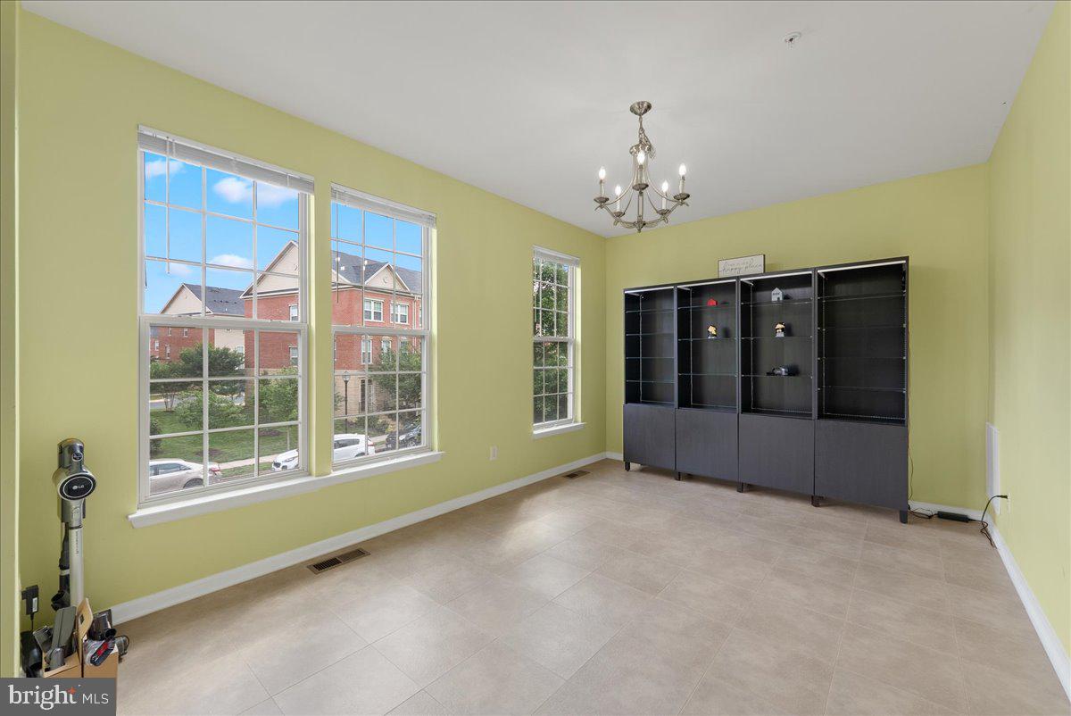7813 CRESCENT PARK DR, GAINESVILLE, Virginia 20155, 3 Bedrooms Bedrooms, ,3 BathroomsBathrooms,Residential,For sale,7813 CRESCENT PARK DR,VAPW2098656 MLS # VAPW2098656
