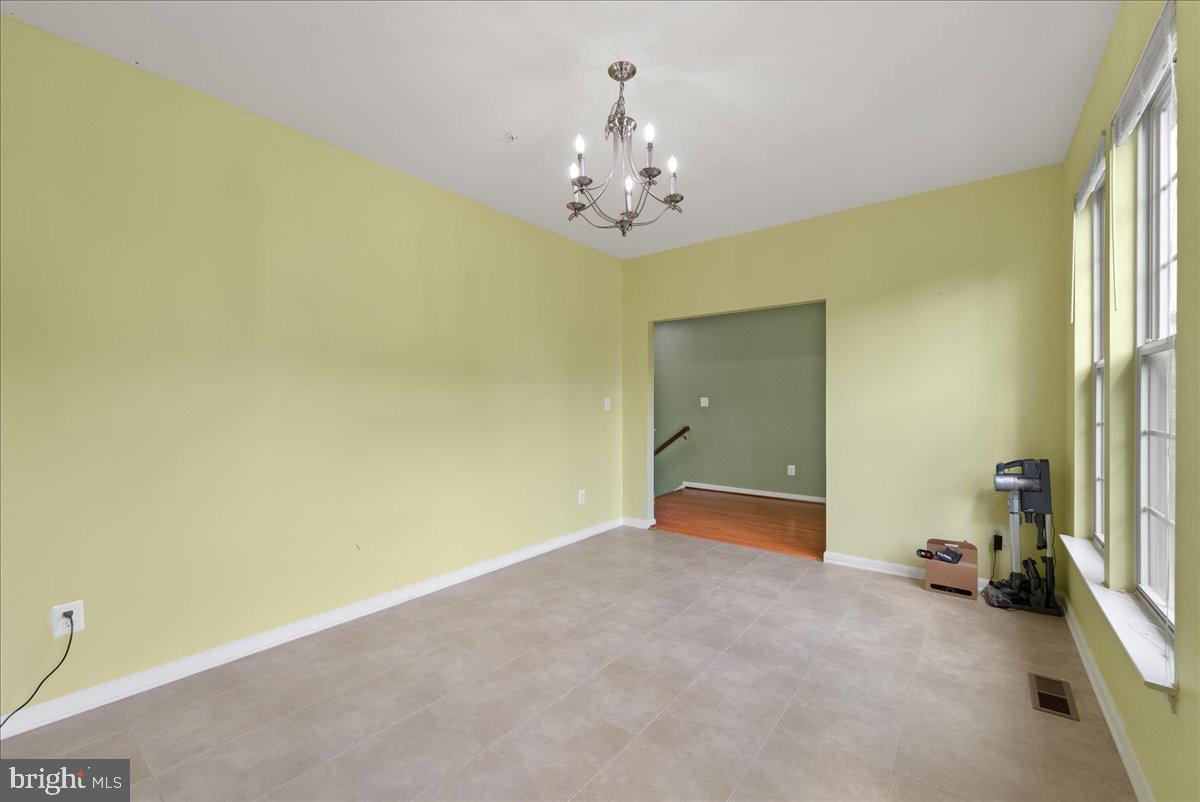 7813 CRESCENT PARK DR, GAINESVILLE, Virginia 20155, 3 Bedrooms Bedrooms, ,3 BathroomsBathrooms,Residential,For sale,7813 CRESCENT PARK DR,VAPW2098656 MLS # VAPW2098656