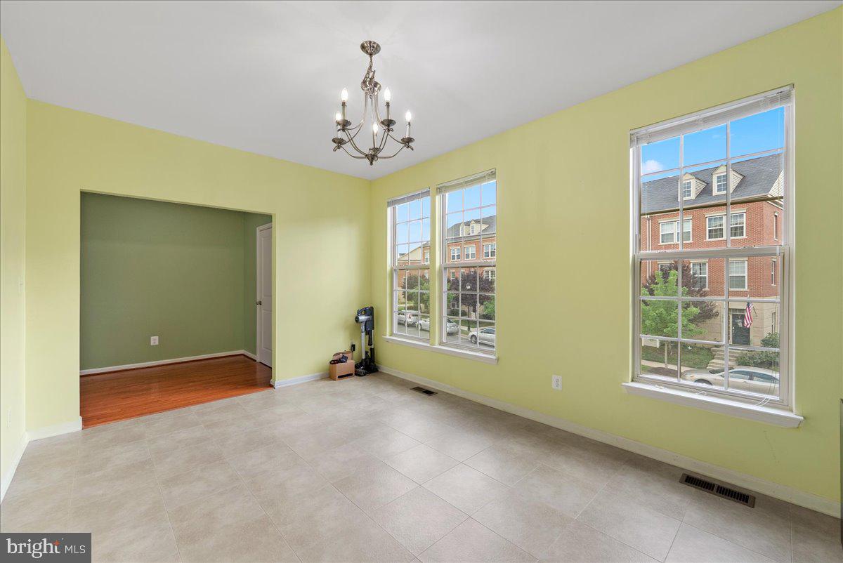 7813 CRESCENT PARK DR, GAINESVILLE, Virginia 20155, 3 Bedrooms Bedrooms, ,3 BathroomsBathrooms,Residential,For sale,7813 CRESCENT PARK DR,VAPW2098656 MLS # VAPW2098656