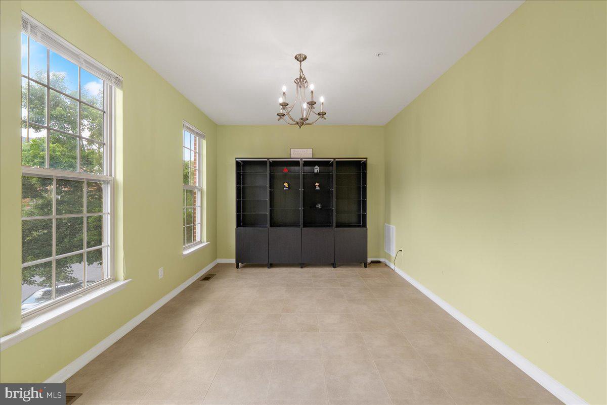 7813 CRESCENT PARK DR, GAINESVILLE, Virginia 20155, 3 Bedrooms Bedrooms, ,3 BathroomsBathrooms,Residential,For sale,7813 CRESCENT PARK DR,VAPW2098656 MLS # VAPW2098656