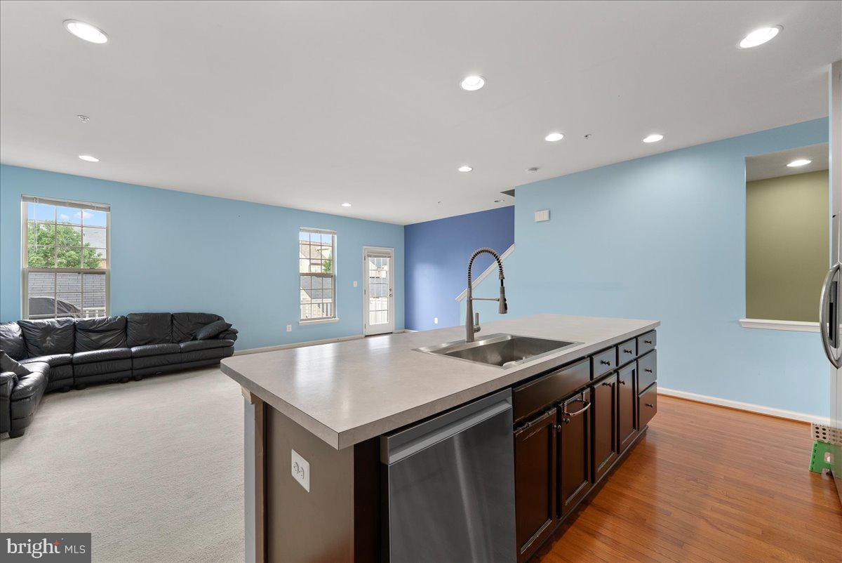 7813 CRESCENT PARK DR, GAINESVILLE, Virginia 20155, 3 Bedrooms Bedrooms, ,3 BathroomsBathrooms,Residential,For sale,7813 CRESCENT PARK DR,VAPW2098656 MLS # VAPW2098656