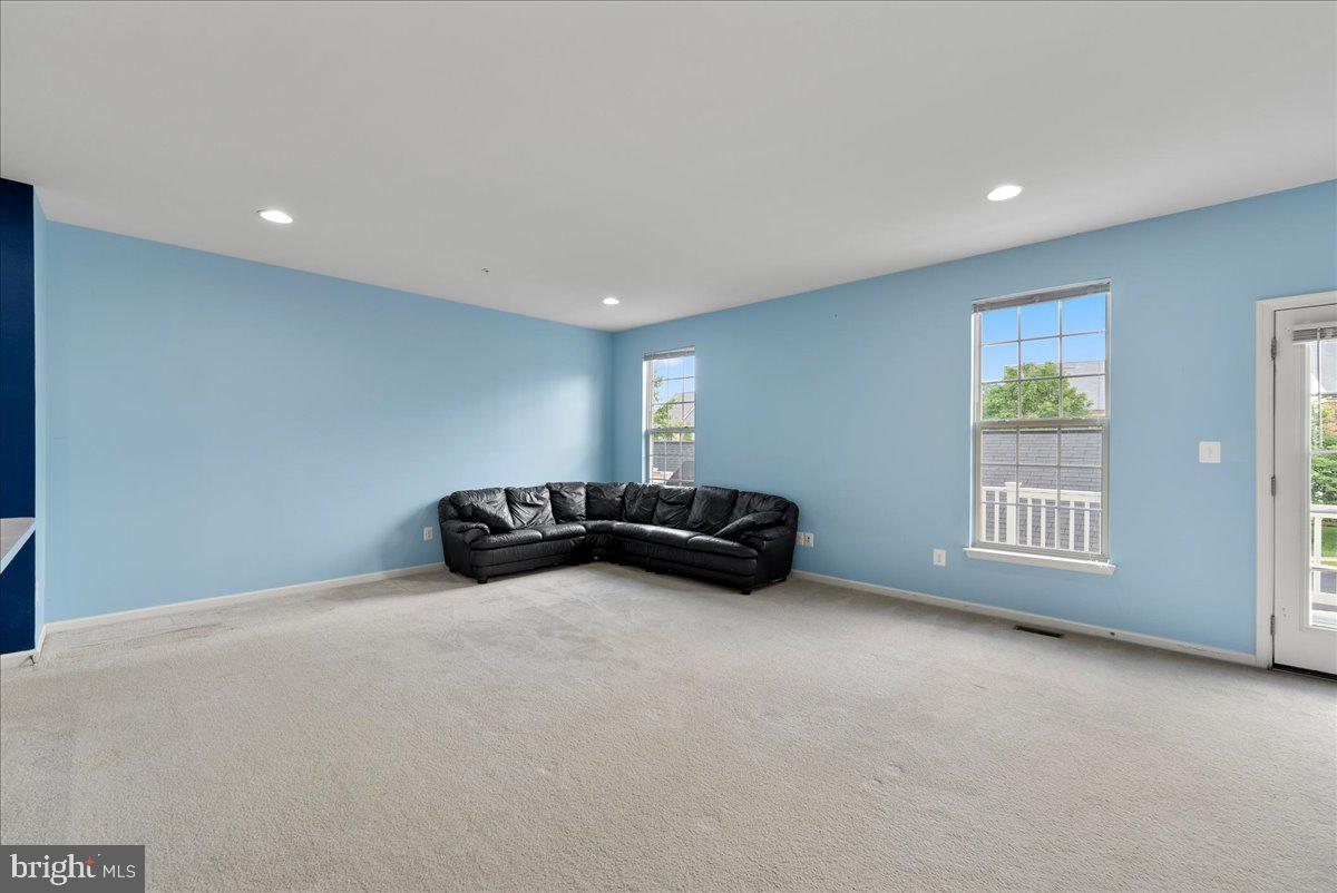 7813 CRESCENT PARK DR, GAINESVILLE, Virginia 20155, 3 Bedrooms Bedrooms, ,3 BathroomsBathrooms,Residential,For sale,7813 CRESCENT PARK DR,VAPW2098656 MLS # VAPW2098656