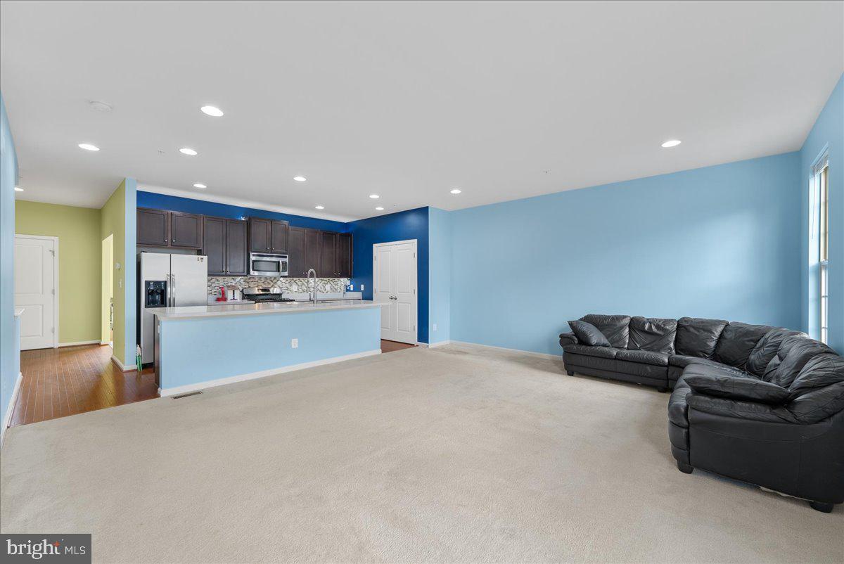 7813 CRESCENT PARK DR, GAINESVILLE, Virginia 20155, 3 Bedrooms Bedrooms, ,3 BathroomsBathrooms,Residential,For sale,7813 CRESCENT PARK DR,VAPW2098656 MLS # VAPW2098656
