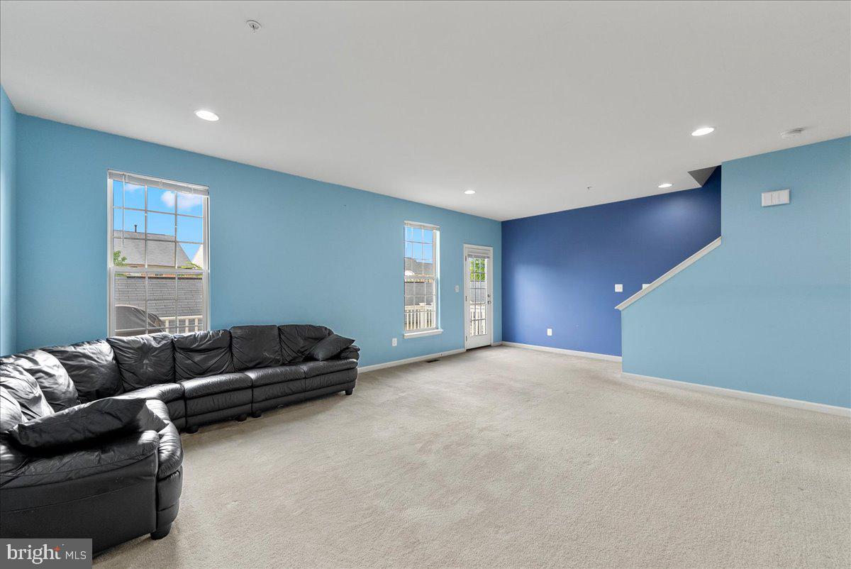 7813 CRESCENT PARK DR, GAINESVILLE, Virginia 20155, 3 Bedrooms Bedrooms, ,3 BathroomsBathrooms,Residential,For sale,7813 CRESCENT PARK DR,VAPW2098656 MLS # VAPW2098656