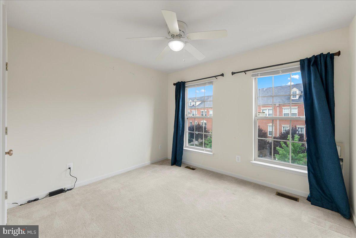 7813 CRESCENT PARK DR, GAINESVILLE, Virginia 20155, 3 Bedrooms Bedrooms, ,3 BathroomsBathrooms,Residential,For sale,7813 CRESCENT PARK DR,VAPW2098656 MLS # VAPW2098656