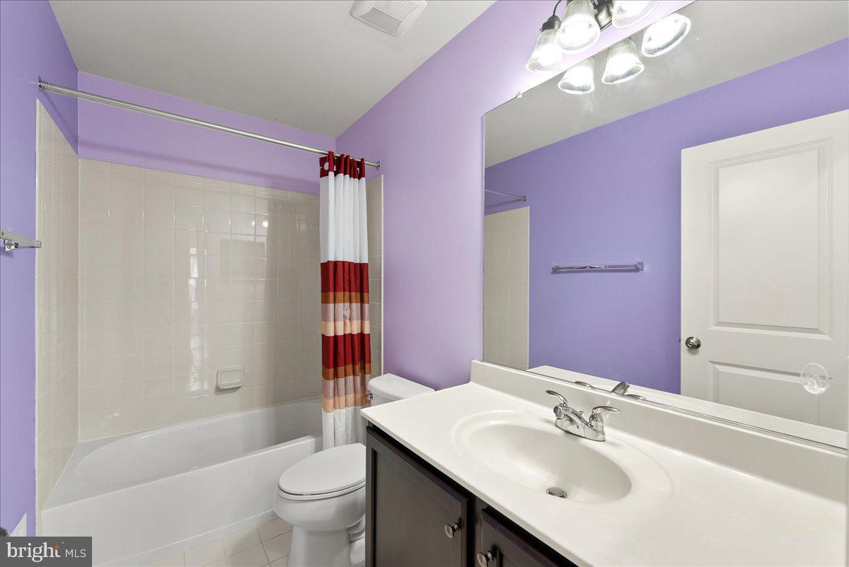 7813 CRESCENT PARK DR, GAINESVILLE, Virginia 20155, 3 Bedrooms Bedrooms, ,3 BathroomsBathrooms,Residential,For sale,7813 CRESCENT PARK DR,VAPW2098656 MLS # VAPW2098656
