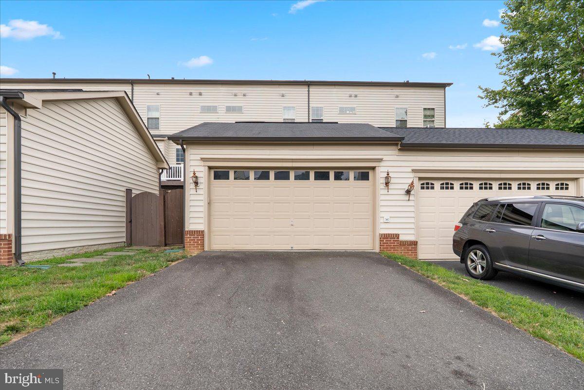 7813 CRESCENT PARK DR, GAINESVILLE, Virginia 20155, 3 Bedrooms Bedrooms, ,3 BathroomsBathrooms,Residential,For sale,7813 CRESCENT PARK DR,VAPW2098656 MLS # VAPW2098656