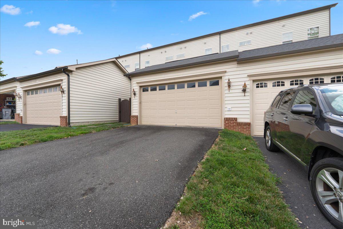 7813 CRESCENT PARK DR, GAINESVILLE, Virginia 20155, 3 Bedrooms Bedrooms, ,3 BathroomsBathrooms,Residential,For sale,7813 CRESCENT PARK DR,VAPW2098656 MLS # VAPW2098656