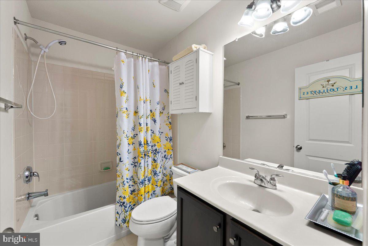 7813 CRESCENT PARK DR, GAINESVILLE, Virginia 20155, 3 Bedrooms Bedrooms, ,3 BathroomsBathrooms,Residential,For sale,7813 CRESCENT PARK DR,VAPW2098656 MLS # VAPW2098656