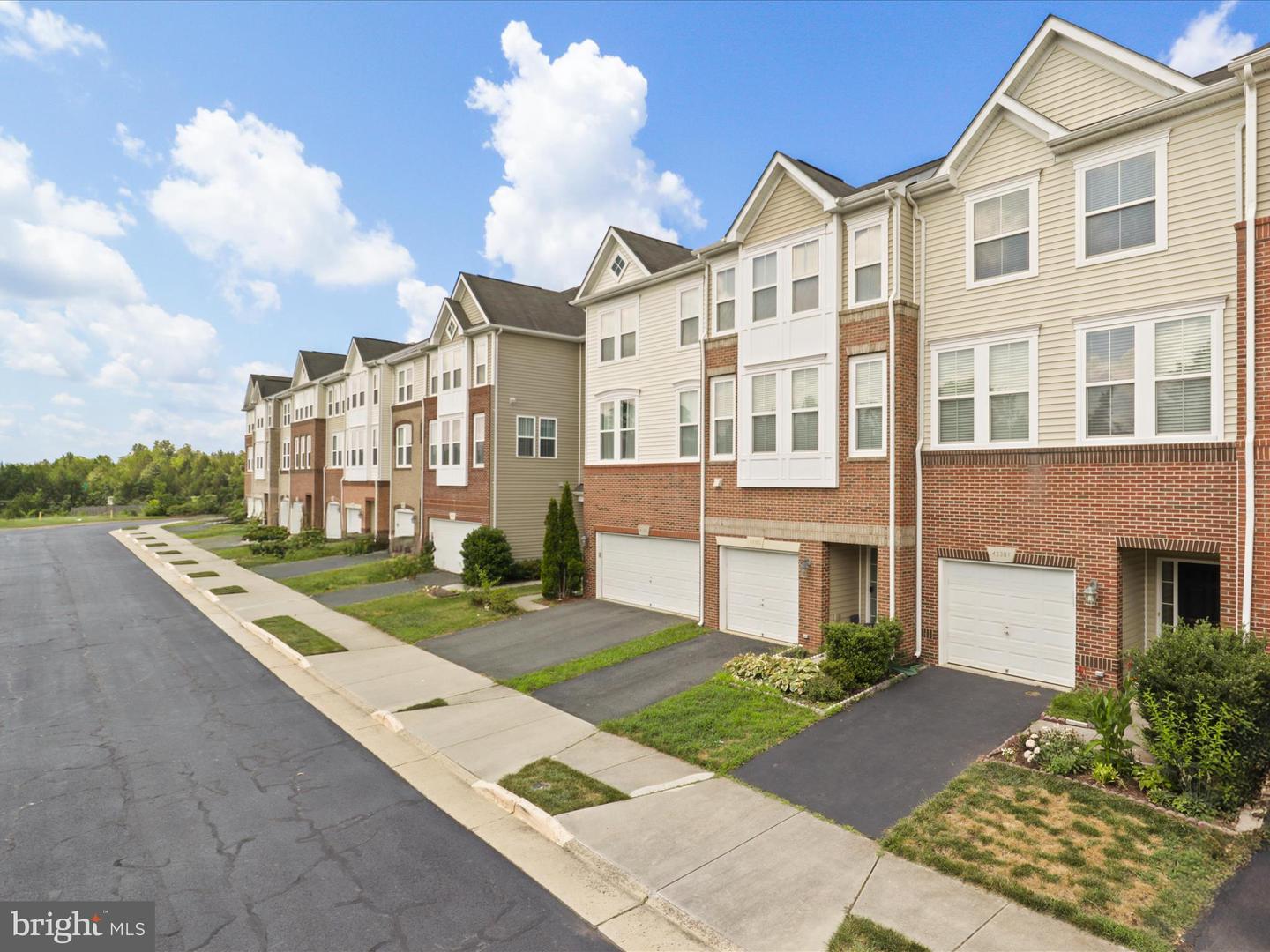 43381 RICKENBACKER SQ, ASHBURN, Virginia 20147, 4 Bedrooms Bedrooms, ,3 BathroomsBathrooms,Residential,For sale,43381 RICKENBACKER SQ,VALO2101580 MLS # VALO2101580