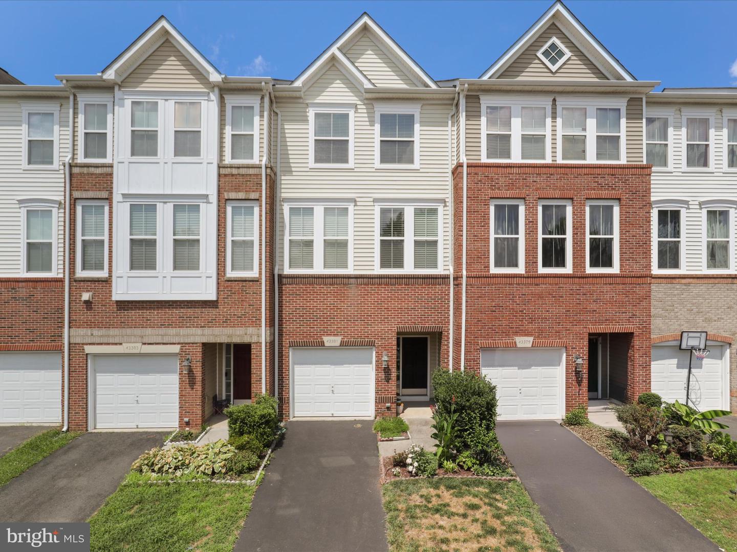43381 RICKENBACKER SQ, ASHBURN, Virginia 20147, 4 Bedrooms Bedrooms, ,3 BathroomsBathrooms,Residential,For sale,43381 RICKENBACKER SQ,VALO2101580 MLS # VALO2101580