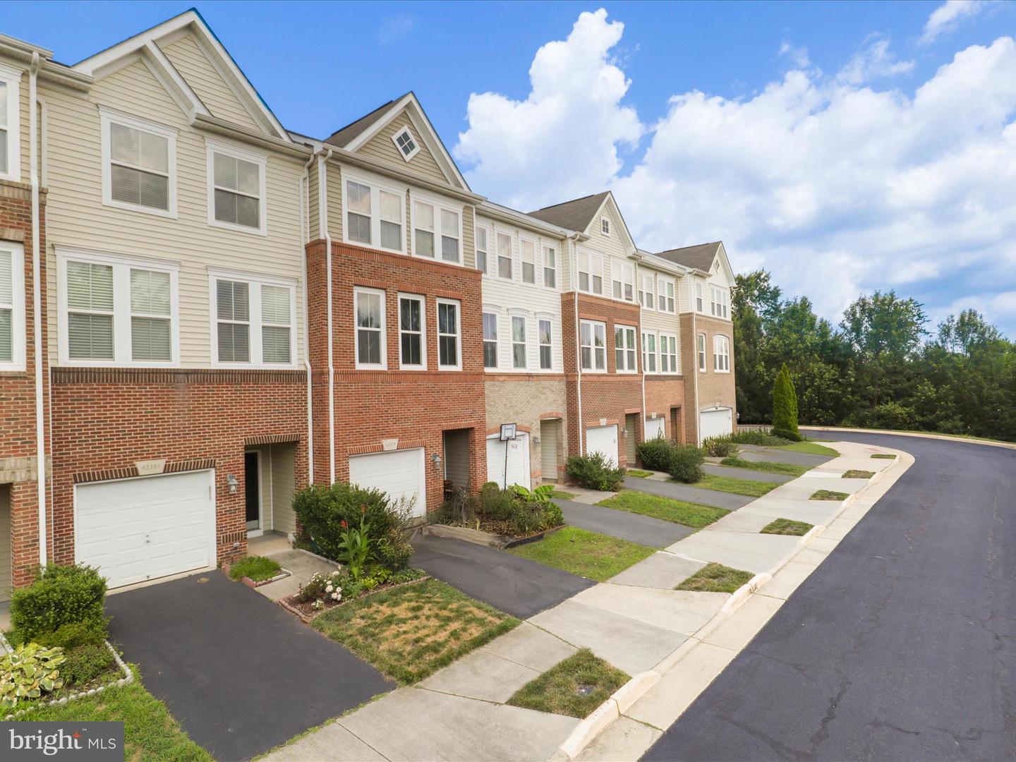 43381 RICKENBACKER SQ, ASHBURN, Virginia 20147, 4 Bedrooms Bedrooms, ,3 BathroomsBathrooms,Residential,For sale,43381 RICKENBACKER SQ,VALO2101580 MLS # VALO2101580